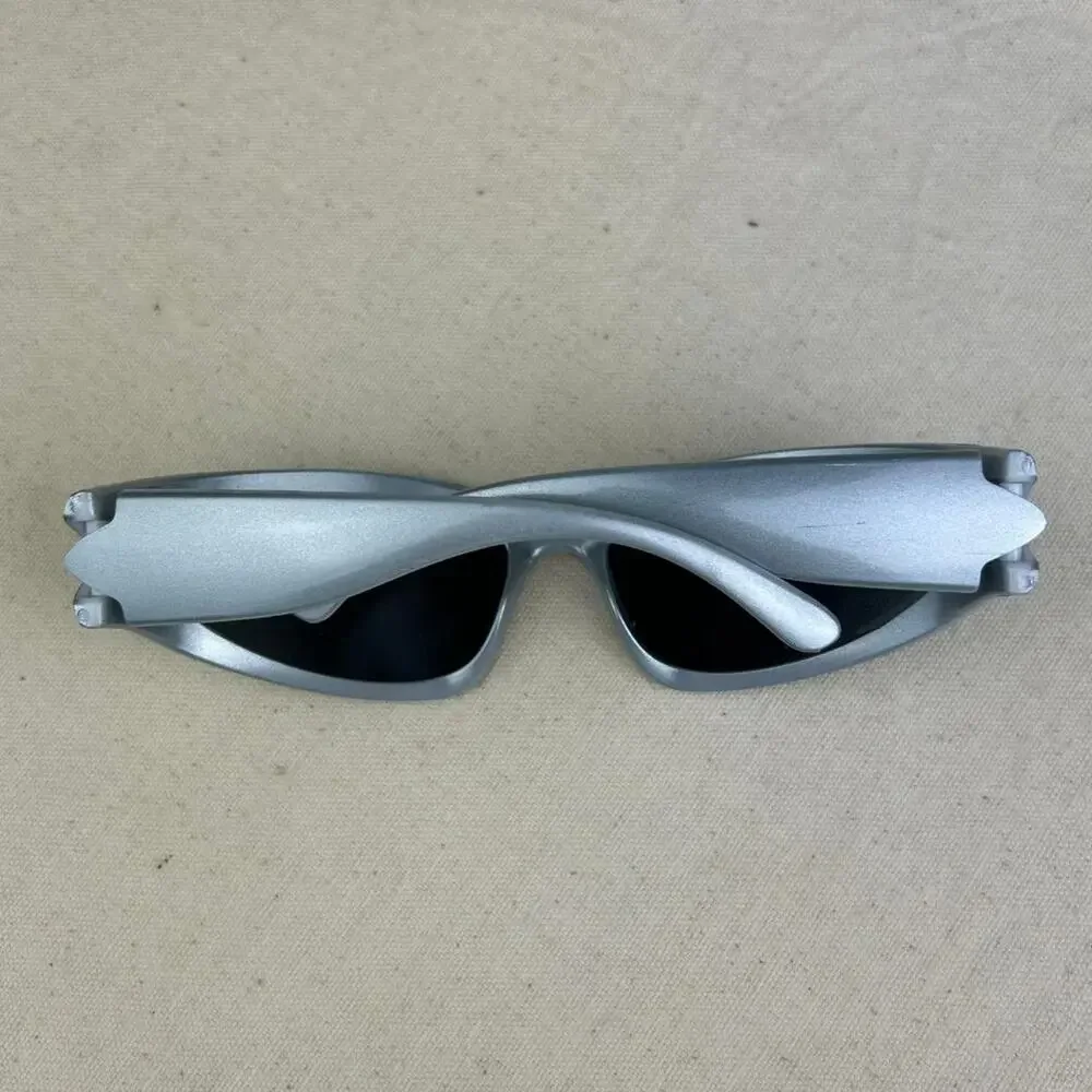 unbranded gray frame